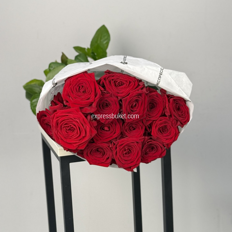 Розы Ред Наоми, 15 шт